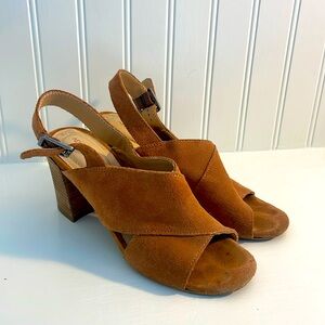 Tan/brown suede heels